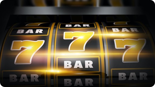 A golden slot machine with sevens on it.
