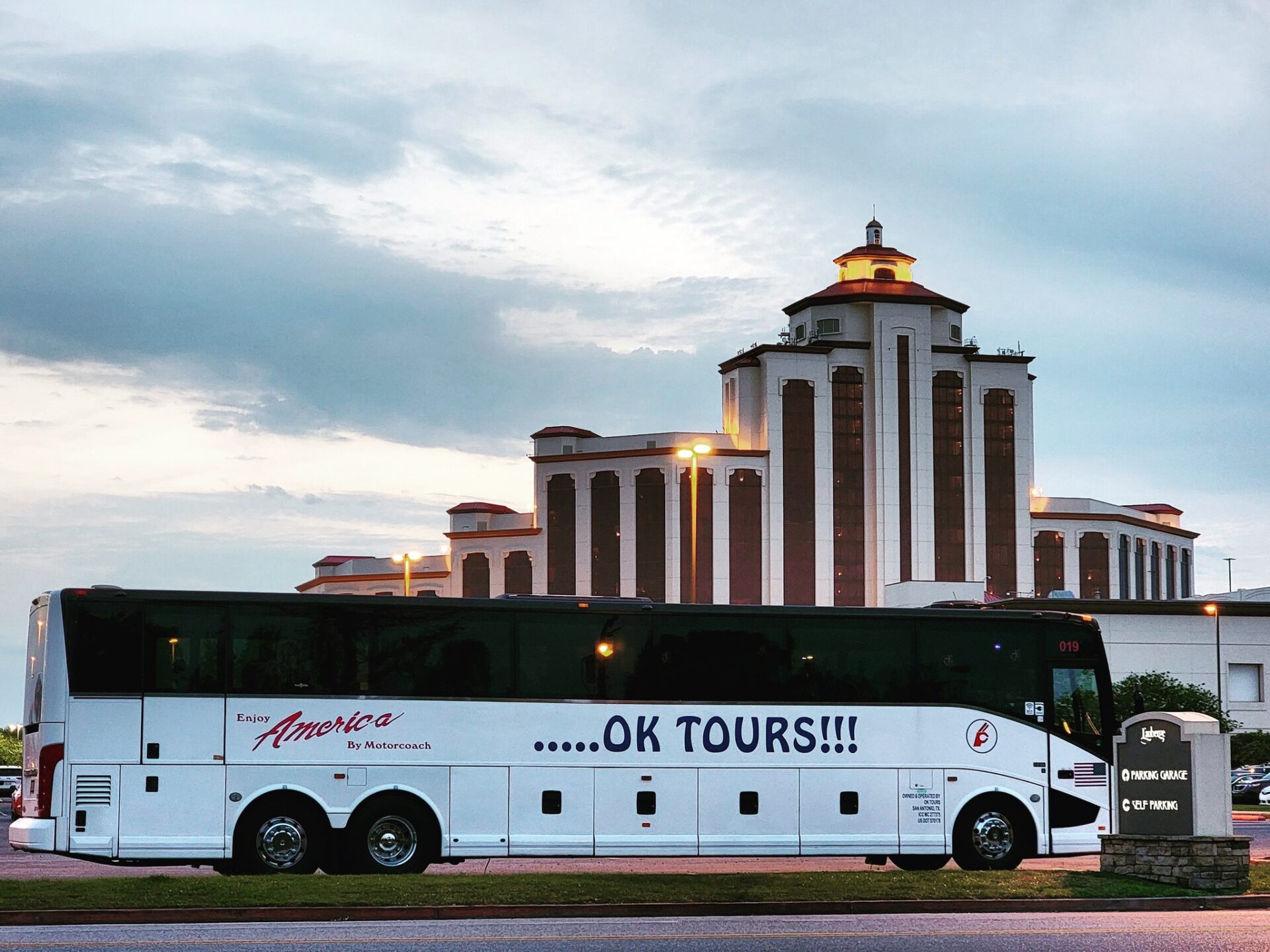 A bus is parked in front of a building.